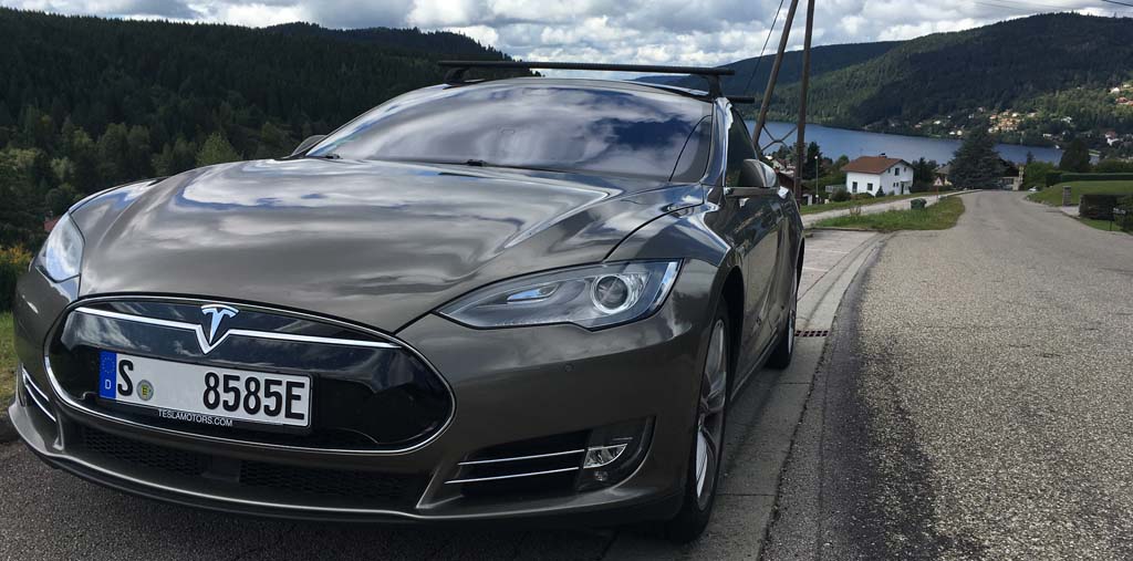 Defektes Polster nach 1,5 Monaten - Model 3 Probleme / Fehler - TFF Forum -  Tesla Fahrer & Freunde
